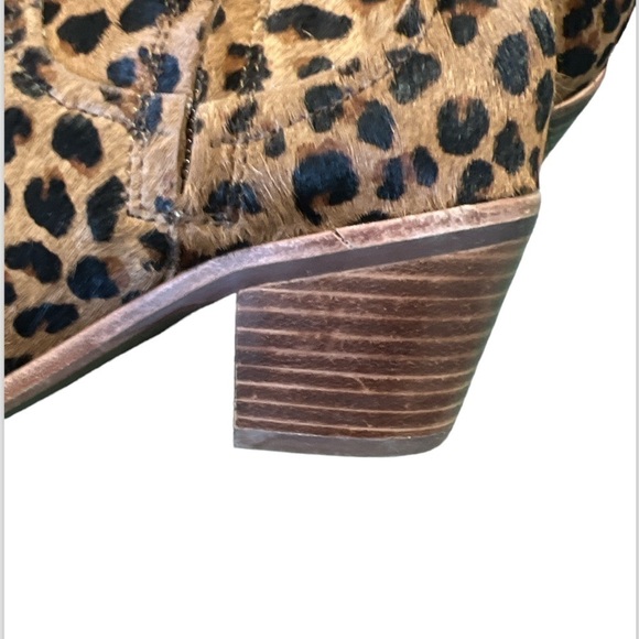 UGG Kingsbury Leopard Bootie - Picture 5 of 8